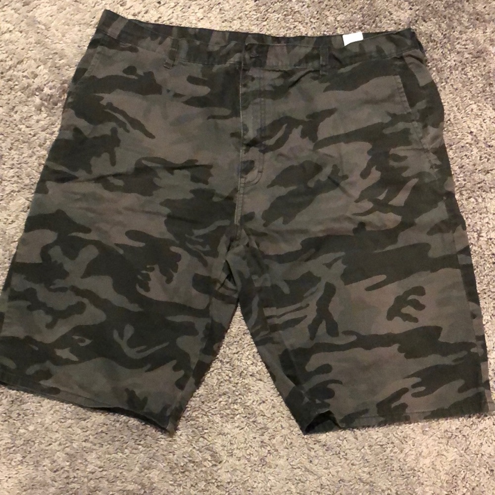 Grey camo Dickies shorts